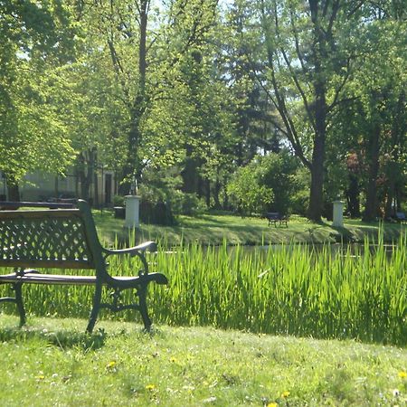 Palac Nieznanice Zabytek Goscinny Ze Spa エクステリア 写真