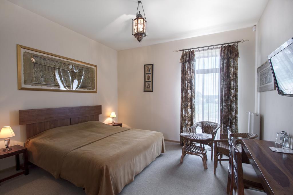 Palac Nieznanice Zabytek Goscinny Ze Spa 部屋 写真
