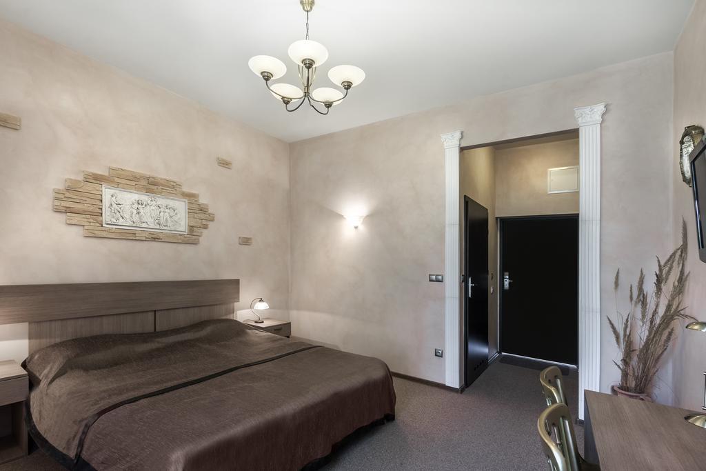 Palac Nieznanice Zabytek Goscinny Ze Spa 部屋 写真