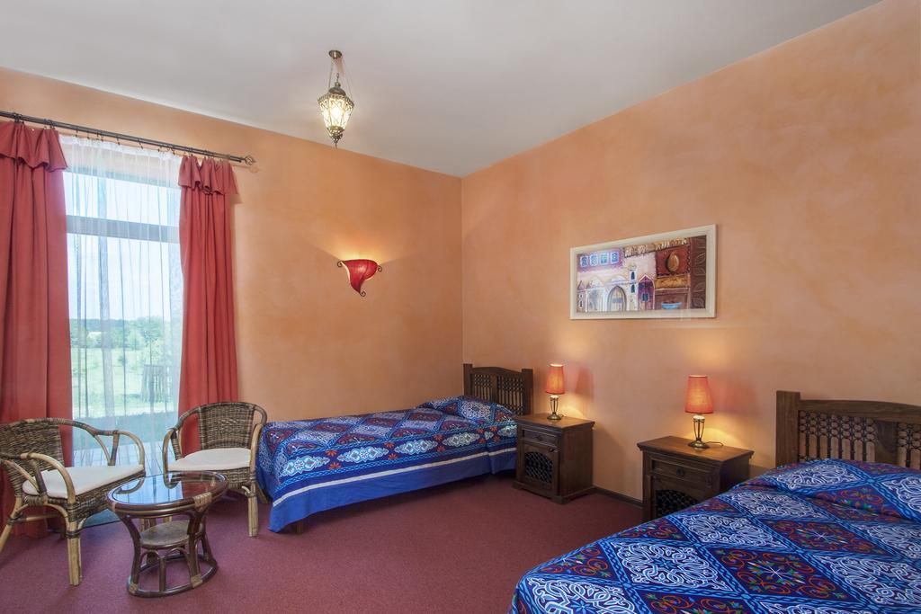 Palac Nieznanice Zabytek Goscinny Ze Spa 部屋 写真