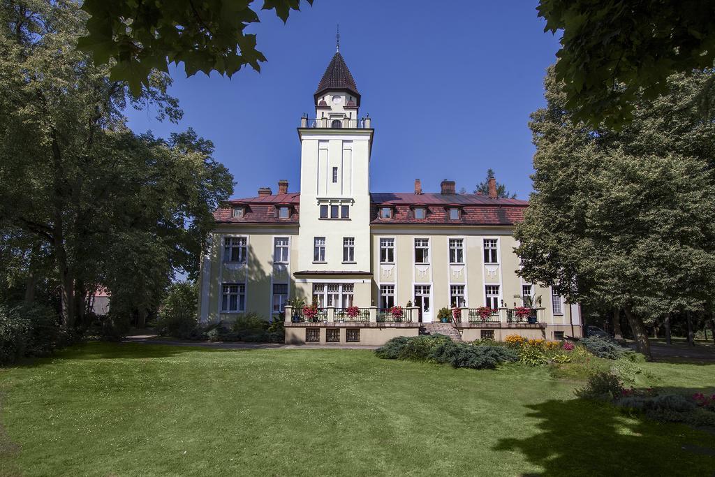 Palac Nieznanice Zabytek Goscinny Ze Spa エクステリア 写真