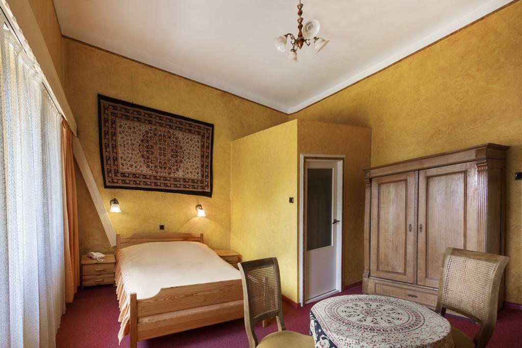 Palac Nieznanice Zabytek Goscinny Ze Spa エクステリア 写真