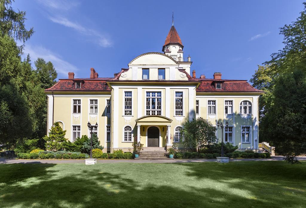 Palac Nieznanice Zabytek Goscinny Ze Spa エクステリア 写真