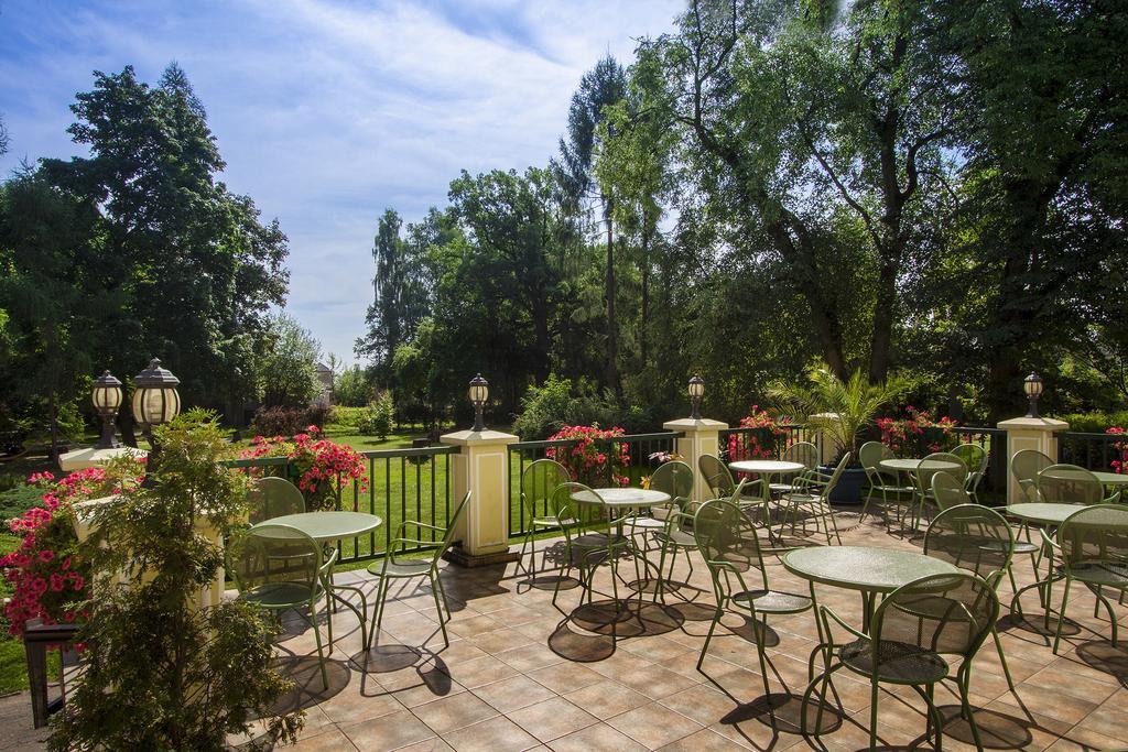 Palac Nieznanice Zabytek Goscinny Ze Spa エクステリア 写真