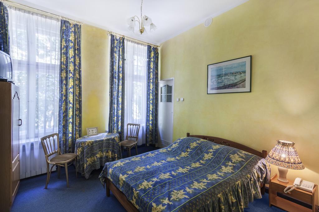 Palac Nieznanice Zabytek Goscinny Ze Spa 部屋 写真