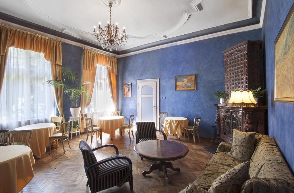 Palac Nieznanice Zabytek Goscinny Ze Spa エクステリア 写真